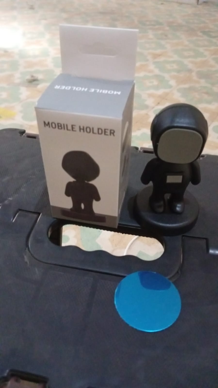 Cartoon Astronaut Magnetic Mobile Phone Holder – 360° Rotating Car Mount (1 Pc)